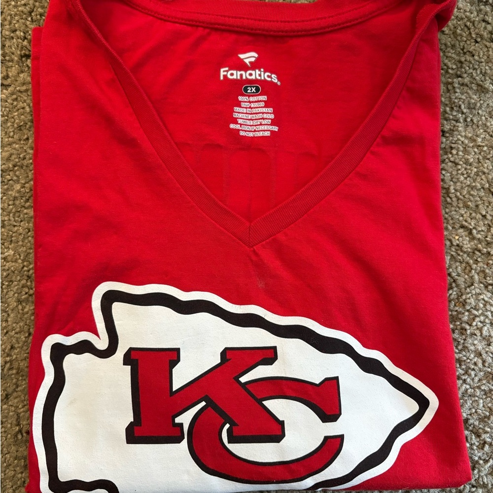 Fanatics Women’s V Neck Red KC Chiefs Patrick Mahomes Short Sleeve Tee